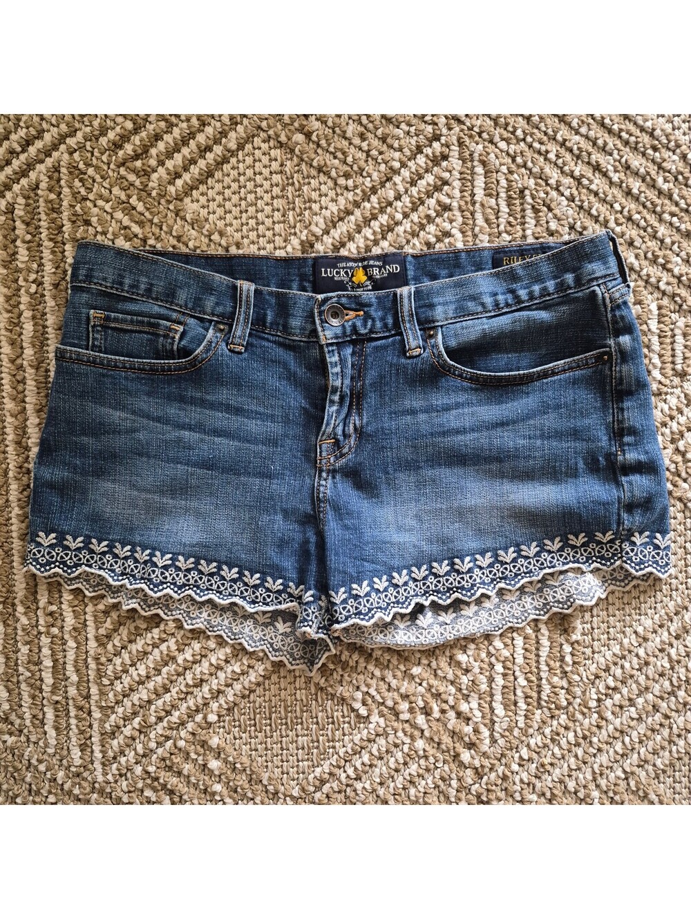 Lucky Brand "Riley" Embroidered Lace Hem Denim Shorts Size 8/29
